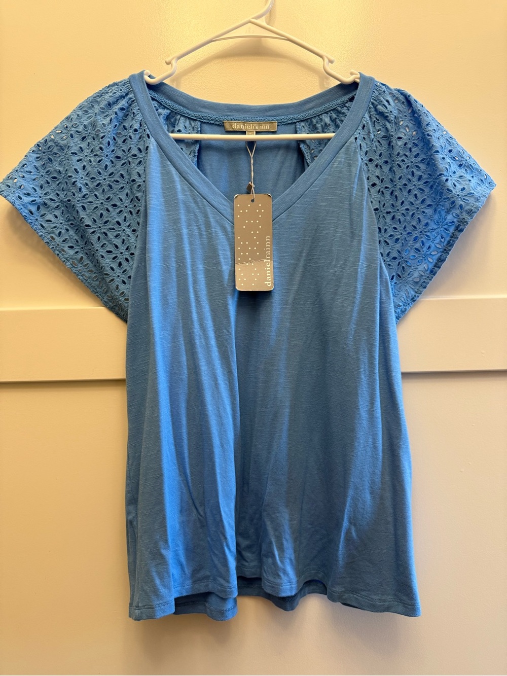 NWT Blue Eyelet Flutter Sleeve V Neck T-Shirt Top Size MEDIUM - Picture 2 of 7